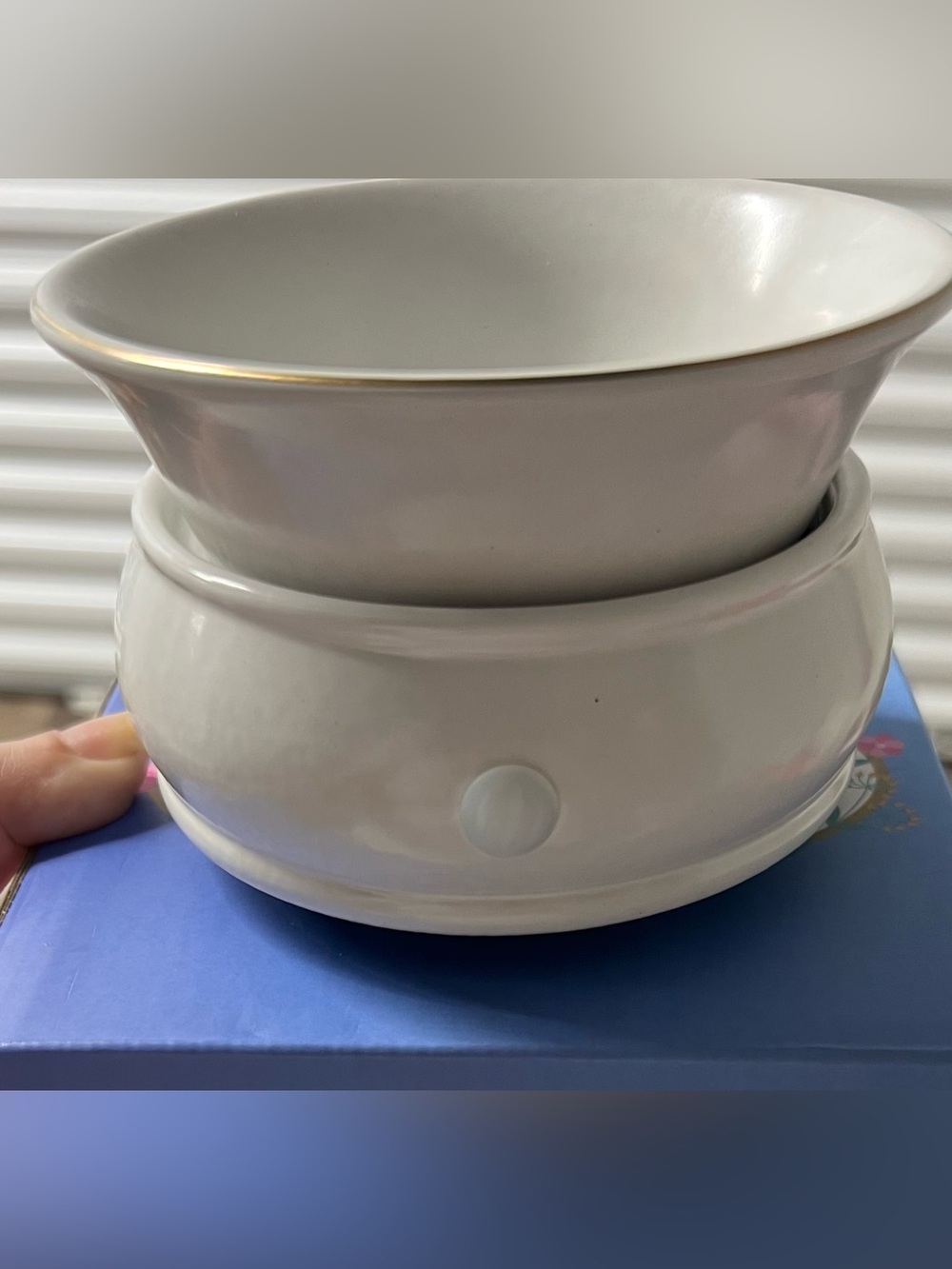 Bobolyn Wax Melt Warmer Electric Scented Candle New In Box White W/ Gold Trim